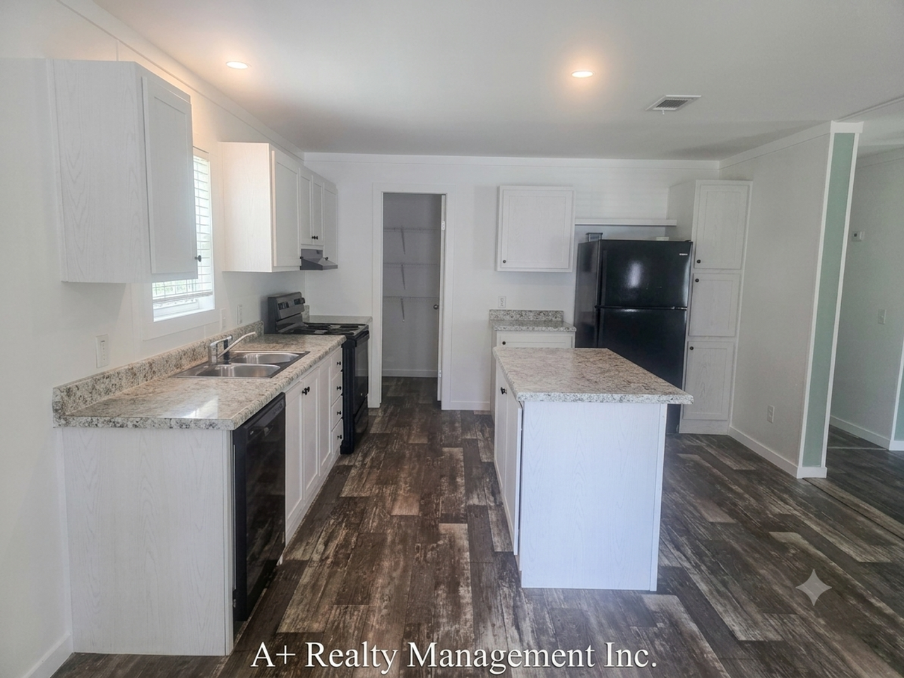 18043 Ferry Ave - Photo 6 of 22