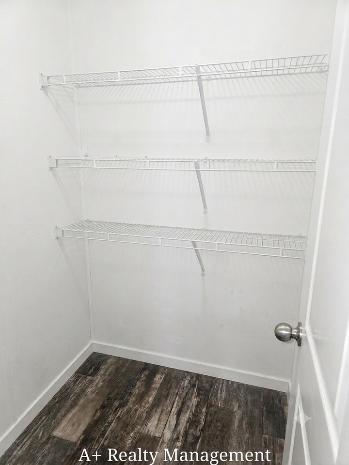 18043 Ferry Ave - Photo 7 of 22