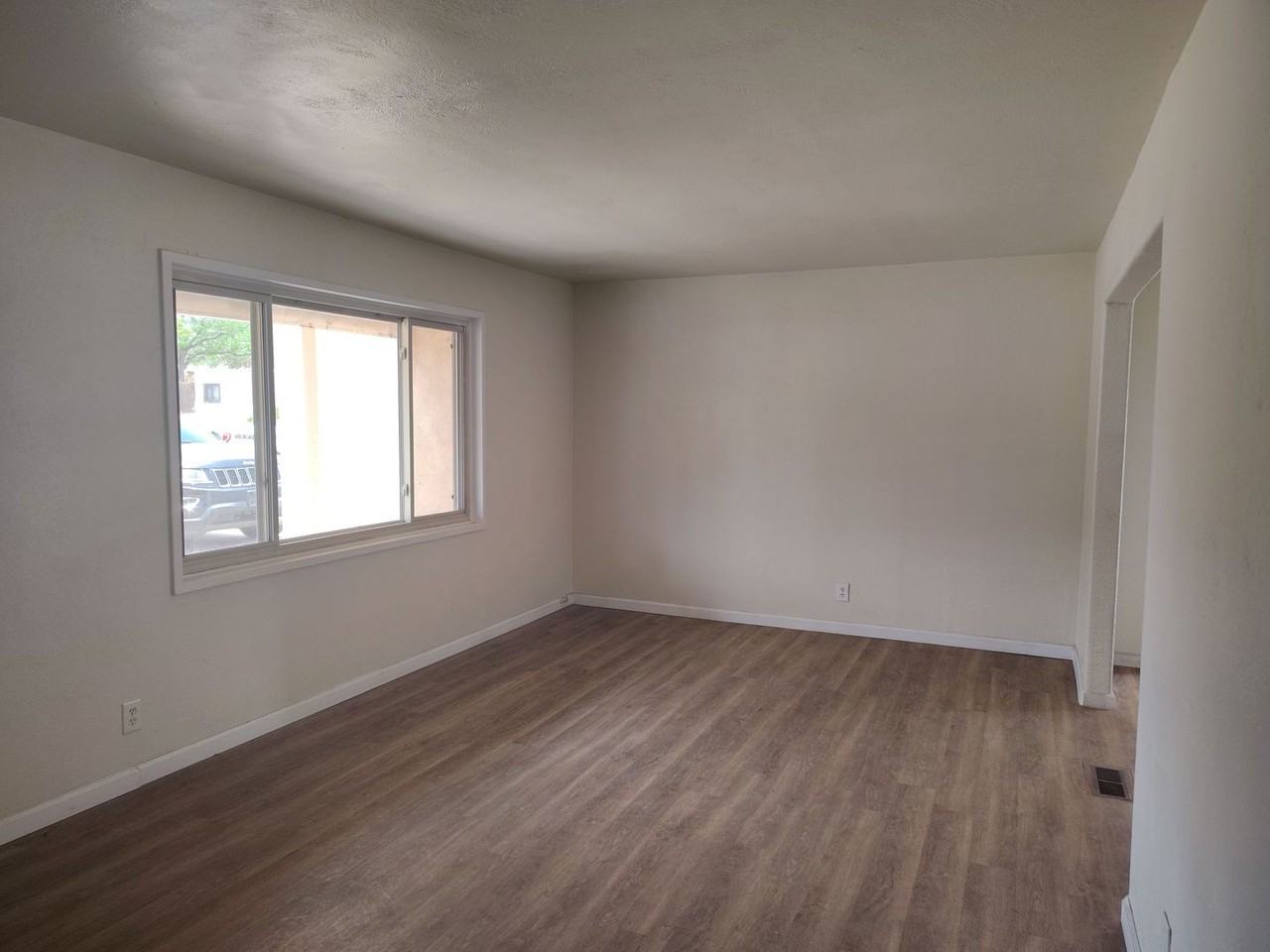 5614 Euclid Ave Ne - Photo 3 of 10