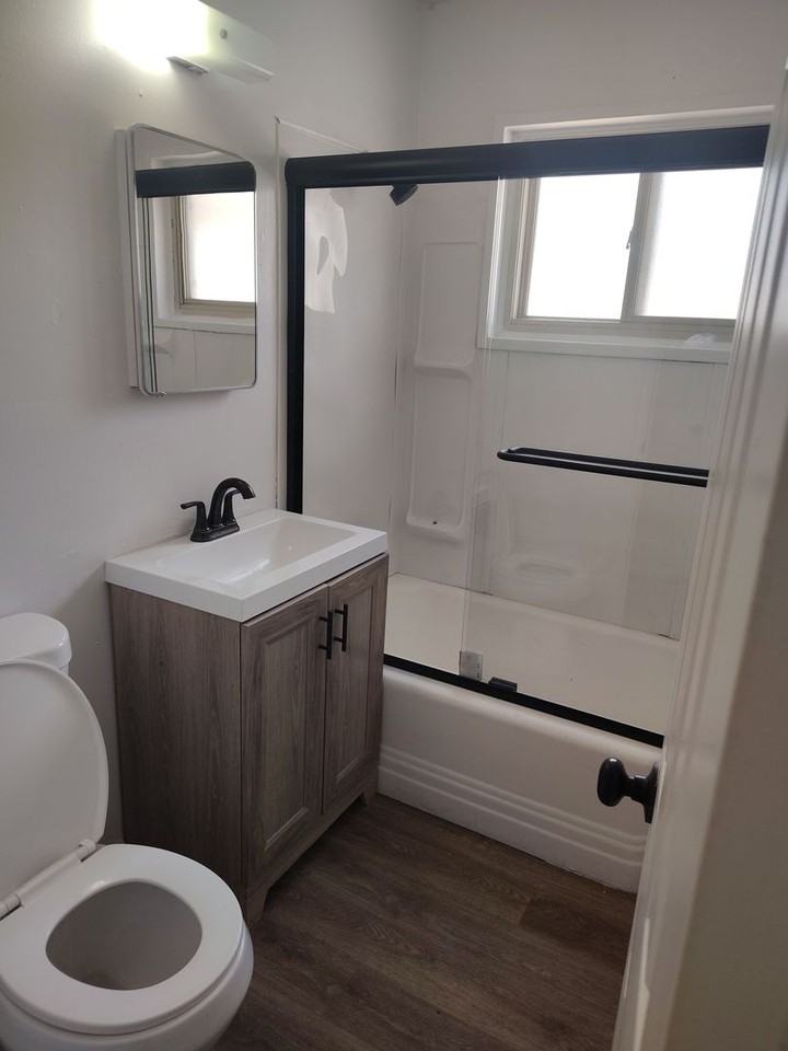 5614 Euclid Ave Ne - Photo 7 of 10