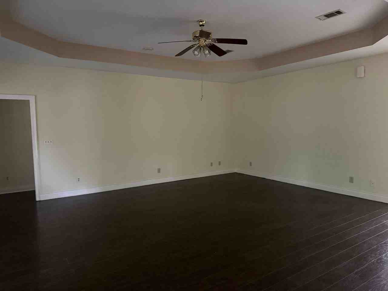 252 Dedria Ln - Photo 2 of 11