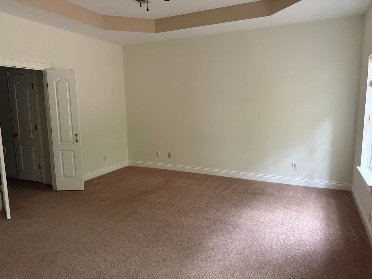 252 Dedria Ln - Photo 4 of 11