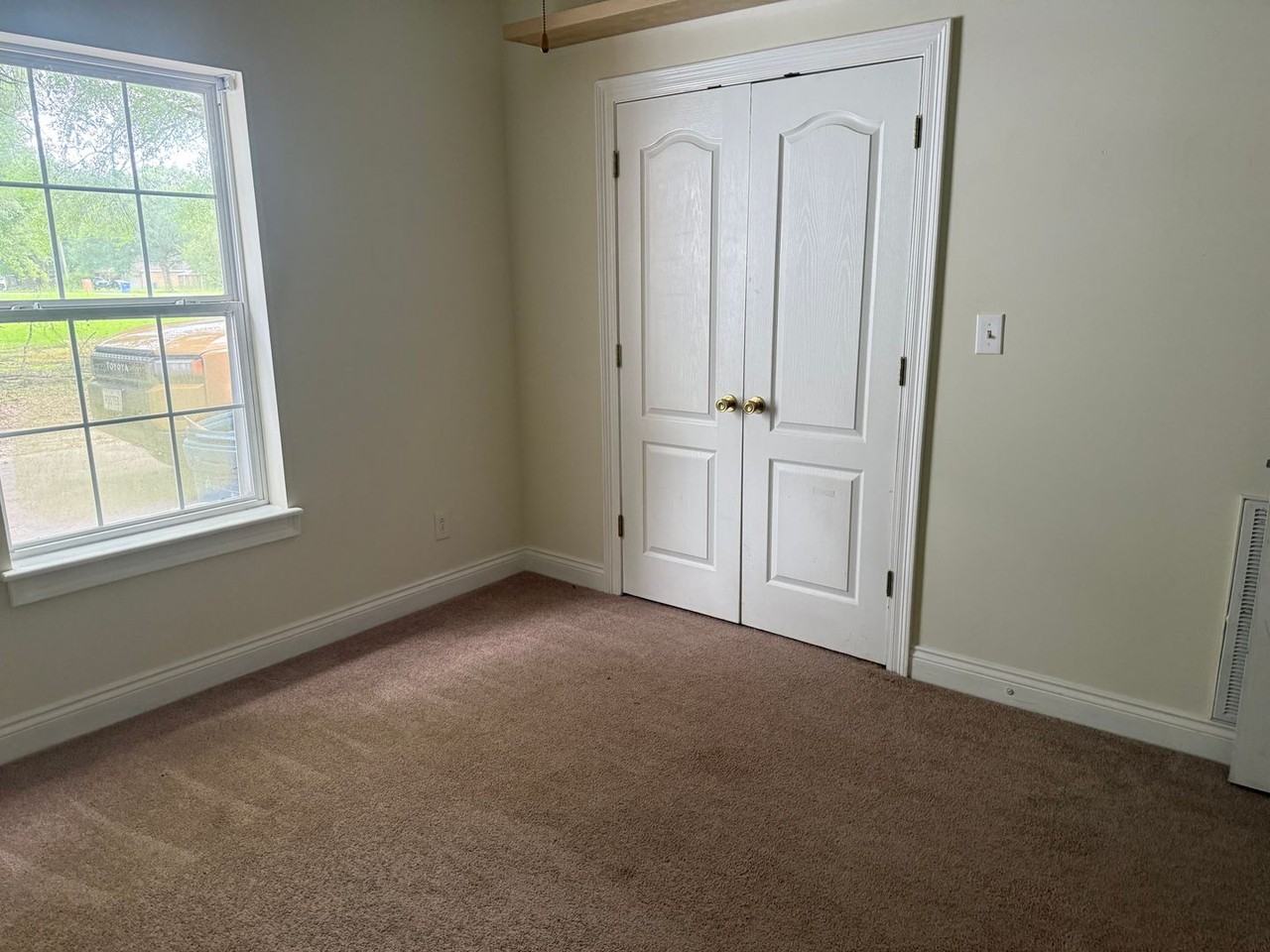 252 Dedria Ln - Photo 7 of 11