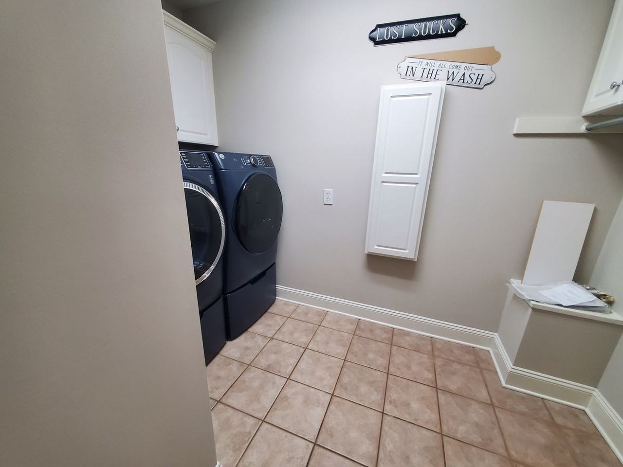 2545 Rea Rd - Photo 4 of 30