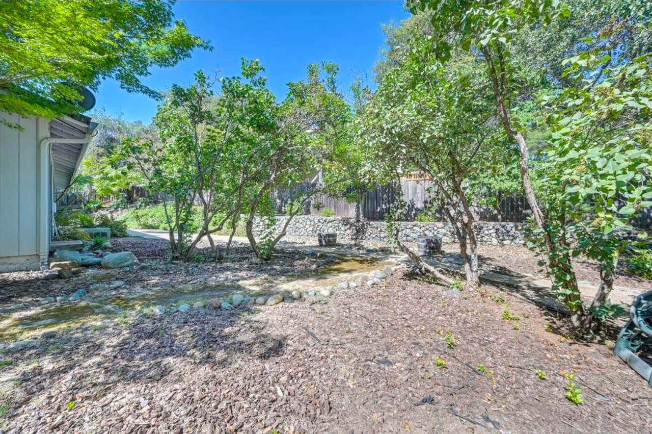 1545 Wimbledon Dr - Photo 4 of 34