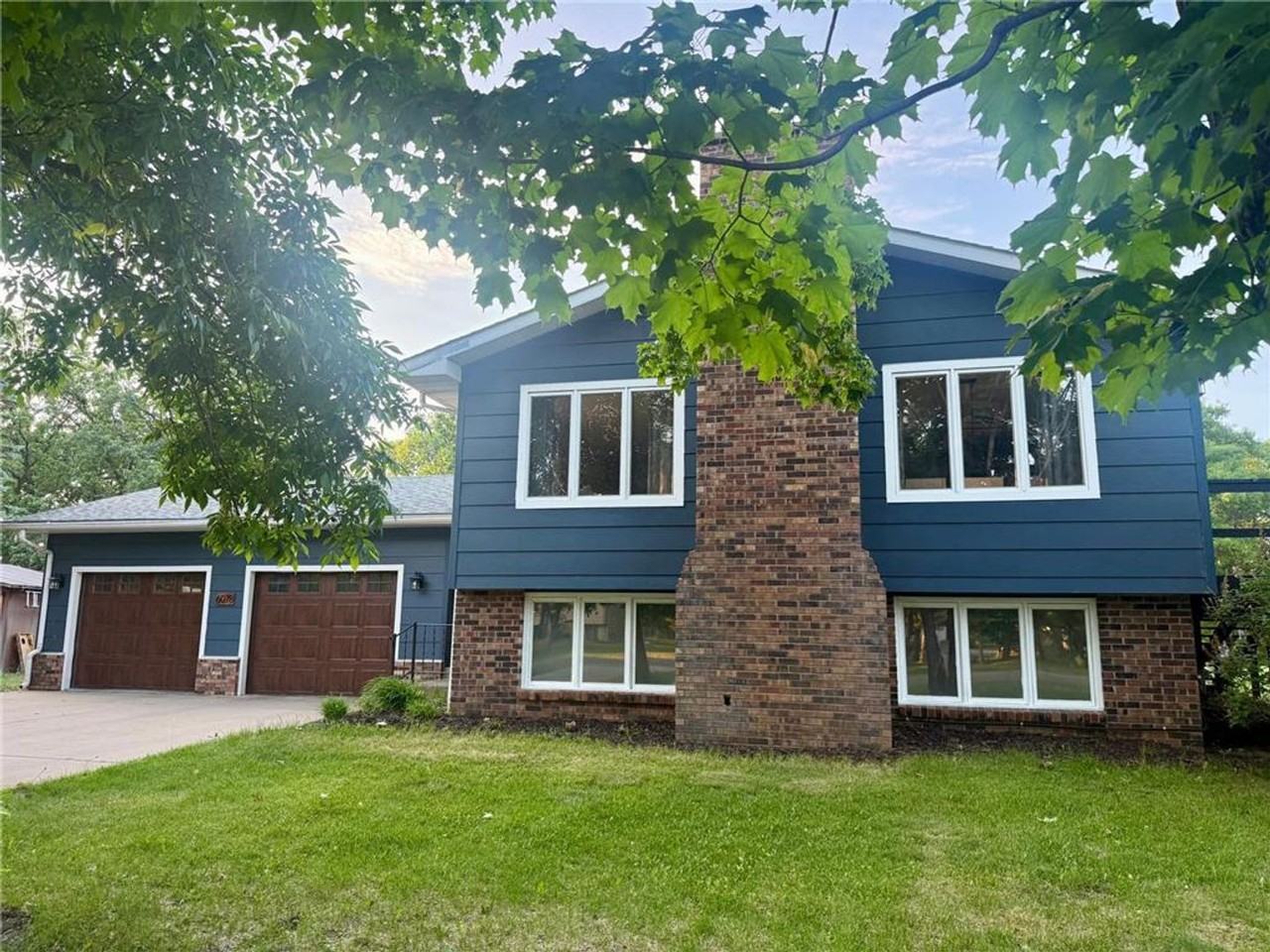 6078 Donald St - Photo 2 of 15
