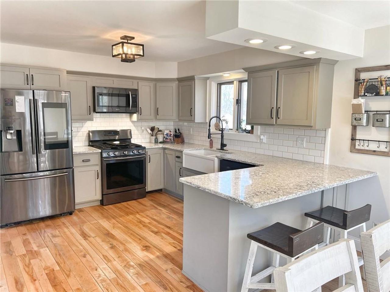 6078 Donald St - Photo 3 of 15