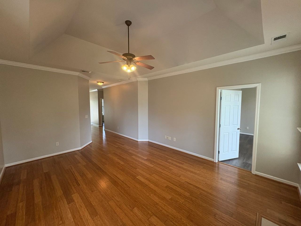 2131 Spaulding Pl - Photo 4 of 24