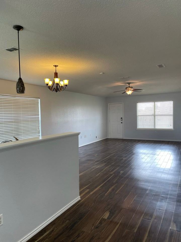 6213 18th St - Photo 2 of 12