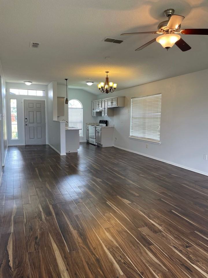 6213 18th St - Photo 3 of 12