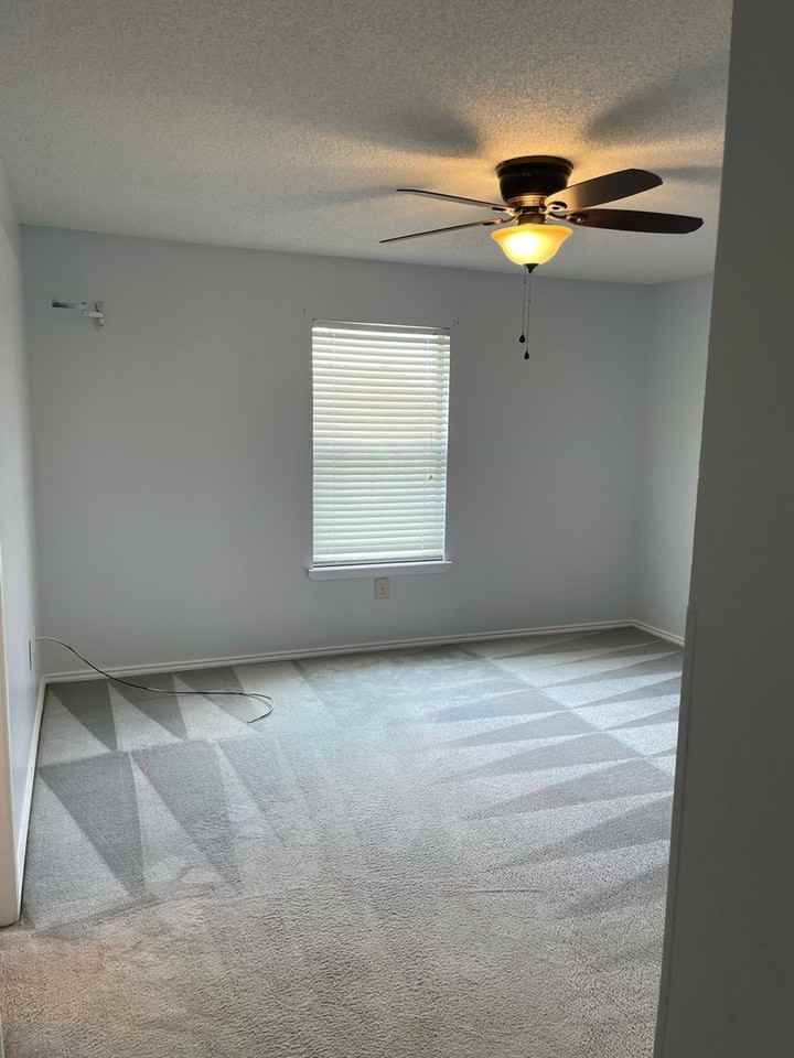 6213 18th St - Photo 6 of 12