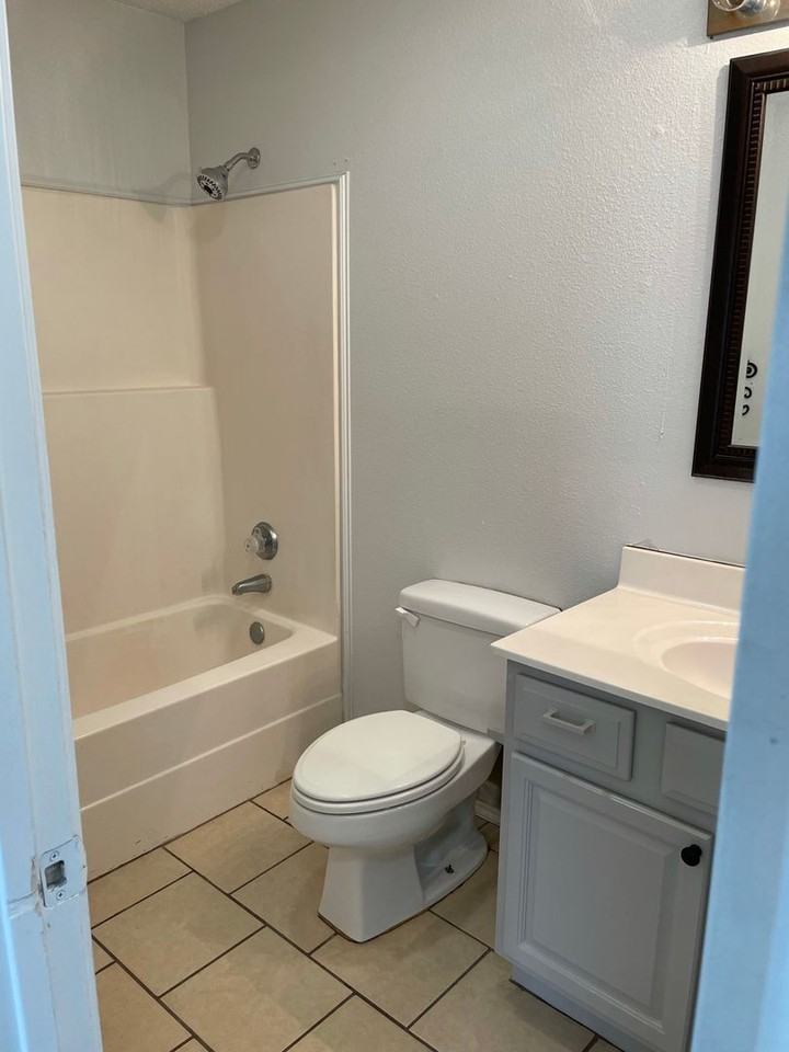 6213 18th St - Photo 7 of 12