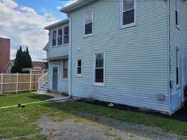 featured image of 21 E Maple St