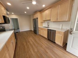 featured image of 21 E Maple St