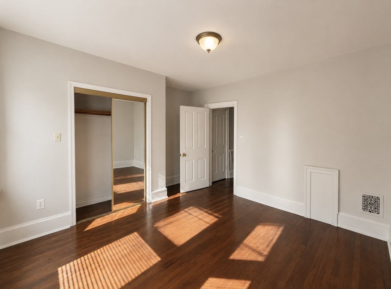 113 N Peach St #2 - Photo 3 of 5