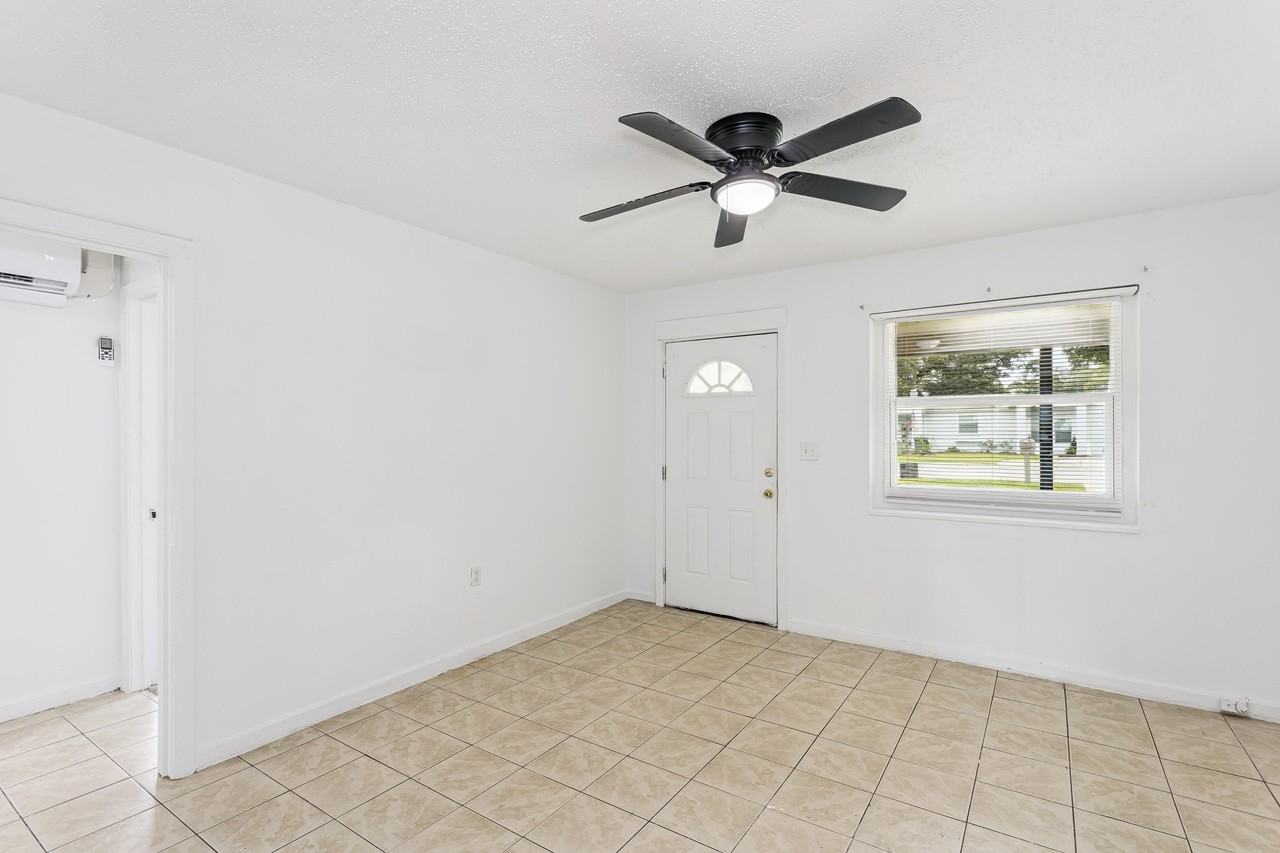 3 Ellinor Ct #B - Photo 3 of 18