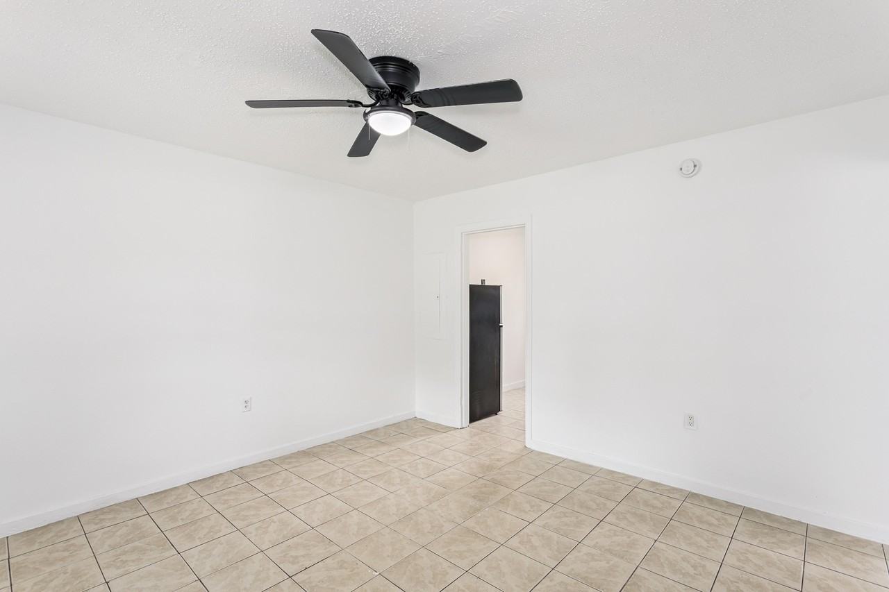 3 Ellinor Ct #B - Photo 4 of 18