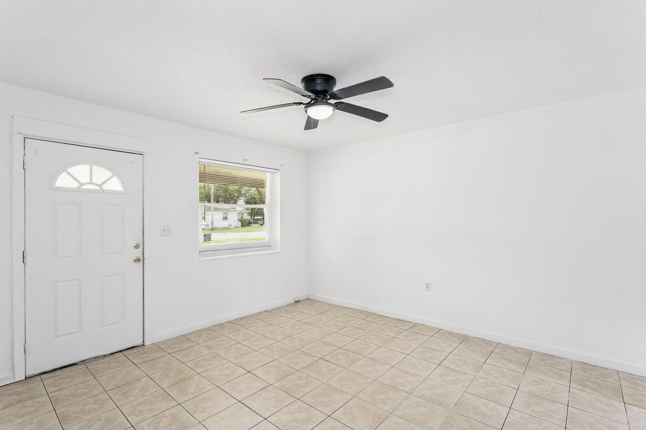 3 Ellinor Ct #B - Photo 5 of 18