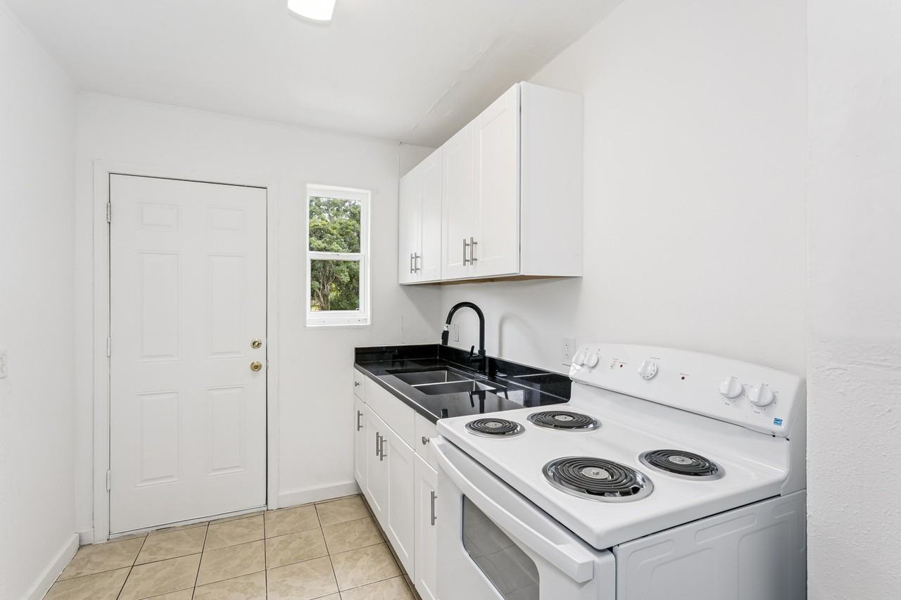 3 Ellinor Ct #B - Photo 6 of 18