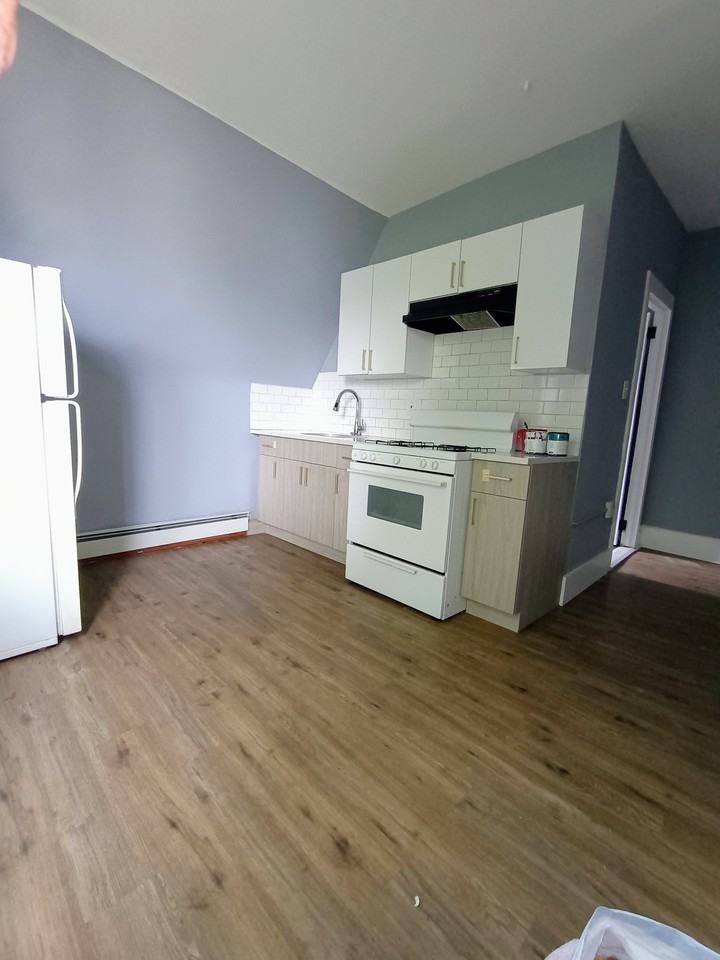 166 Ridgewood Avenue - 3Apt 3 #3 - Photo 4 of 16
