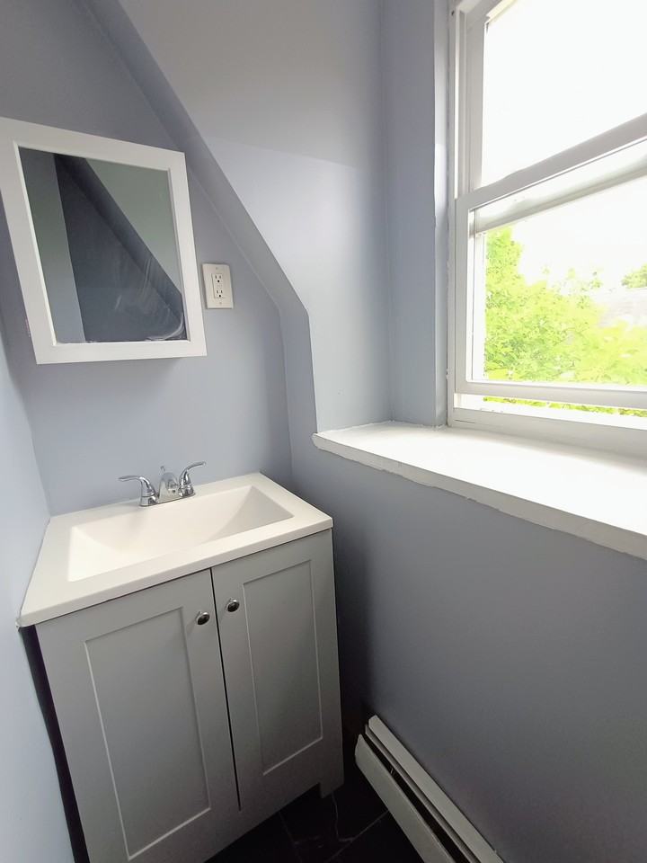 166 Ridgewood Avenue - 3Apt 3 #3 - Photo 6 of 16