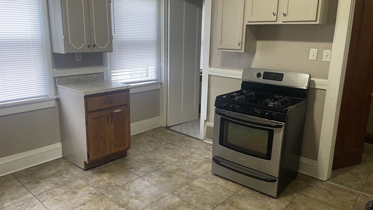 1438 N 39th St #1438LOWER - Photo 2 of 7