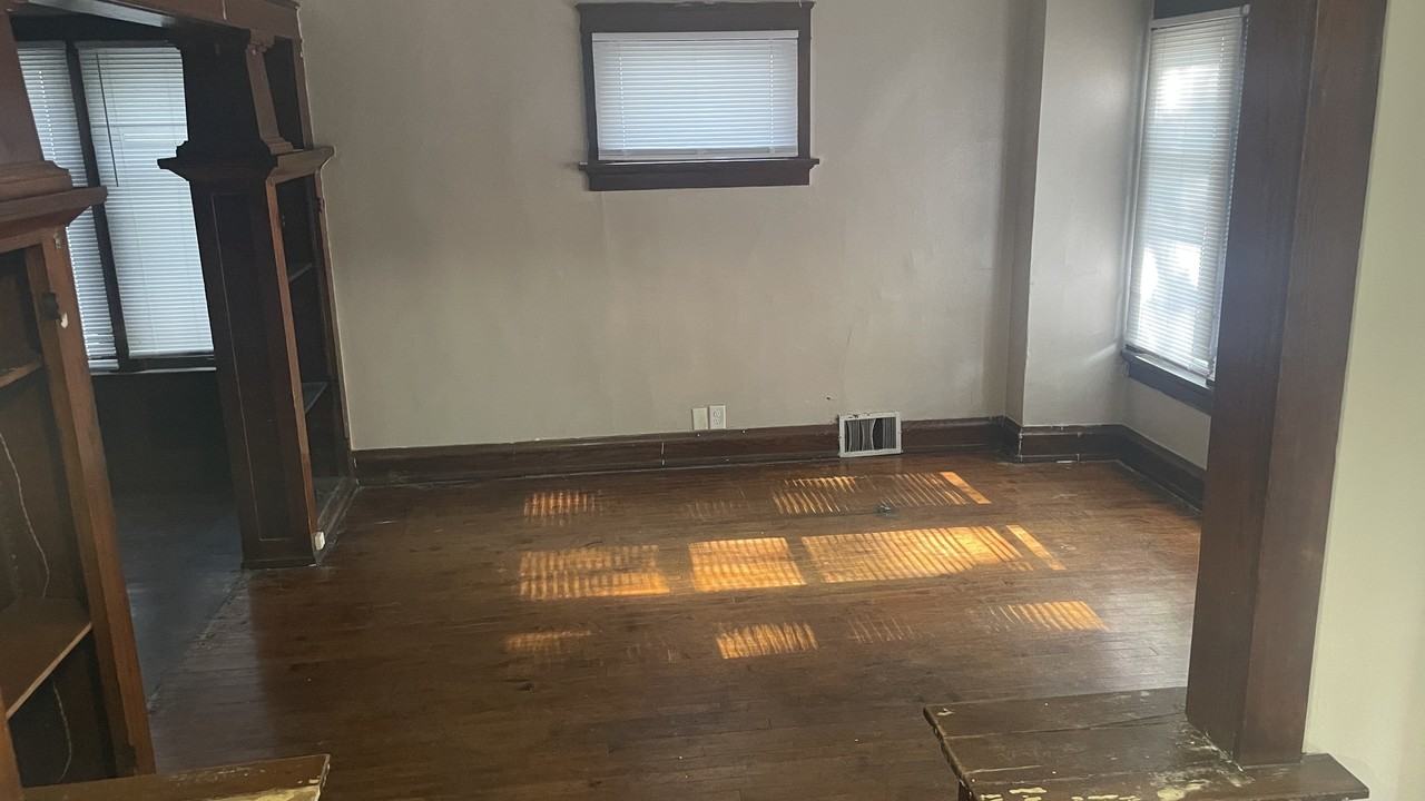 1438 N 39th St #1438LOWER - Photo 4 of 7