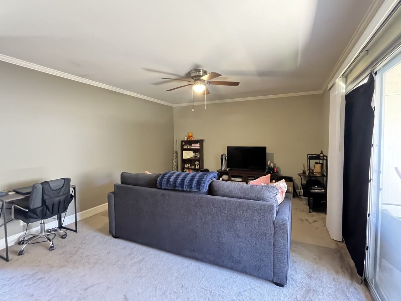 8525 Villa La Jolla Dr #C - Photo 7 of 10