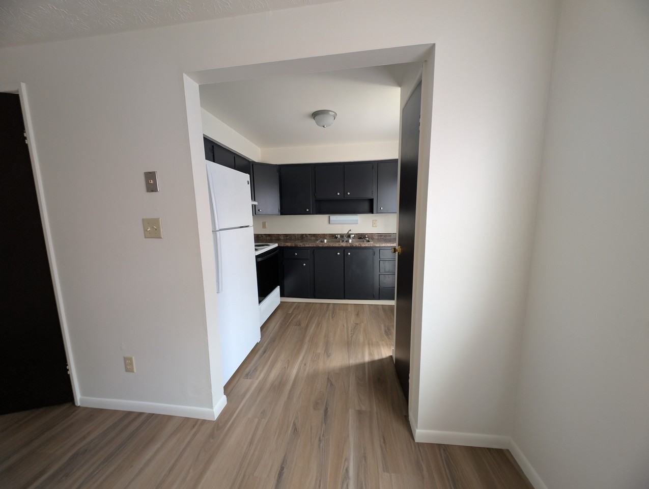 1229 S Hamilton Rd #1229HAM - Photo 4 of 23
