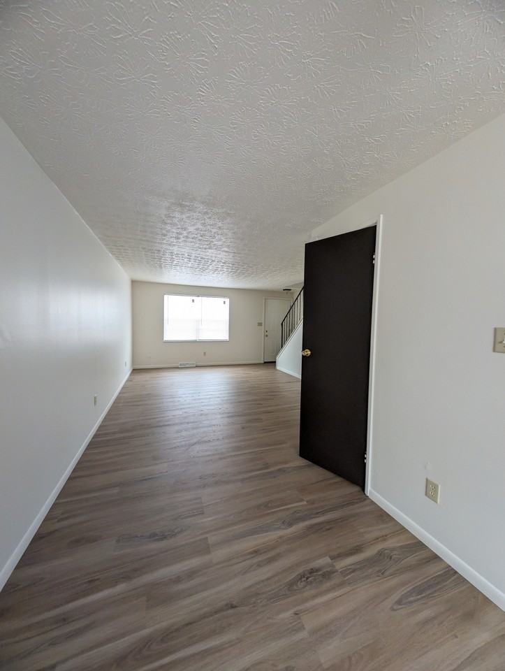 1229 S Hamilton Rd #1229HAM - Photo 5 of 23