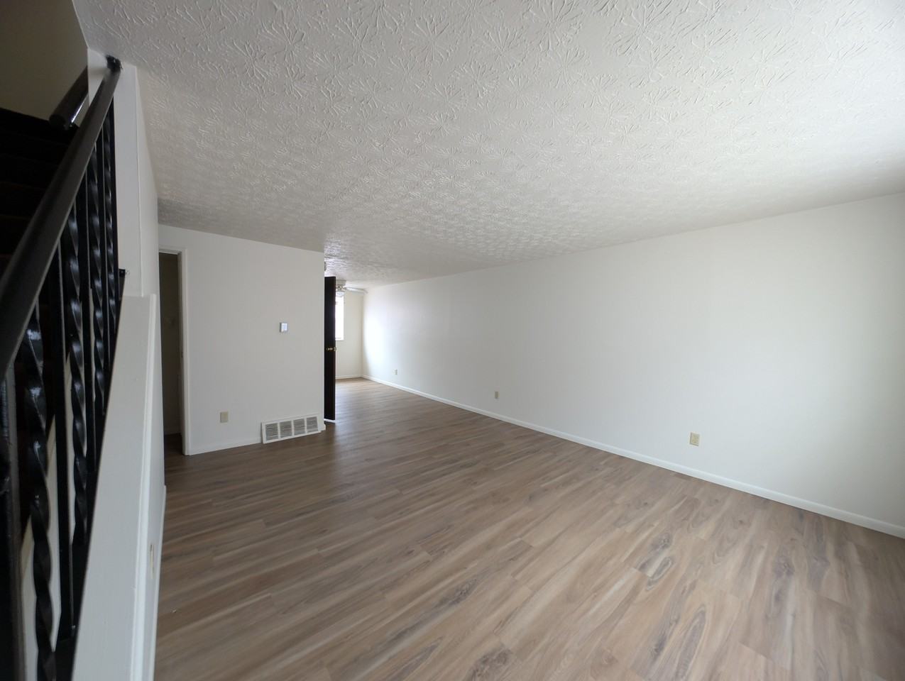 1229 S Hamilton Rd #1229HAM - Photo 6 of 23