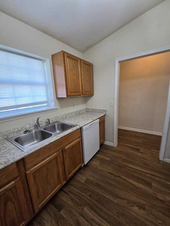 403 S Ashley St #1 - Photo 7 of 38