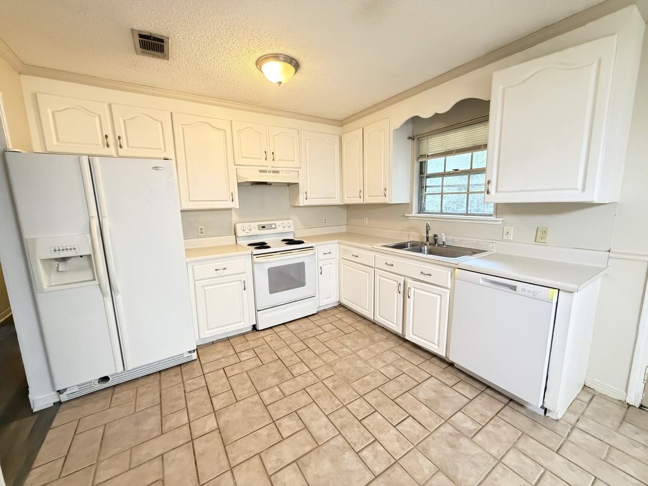 4432 Pine Villa Cir - Photo 3 of 10