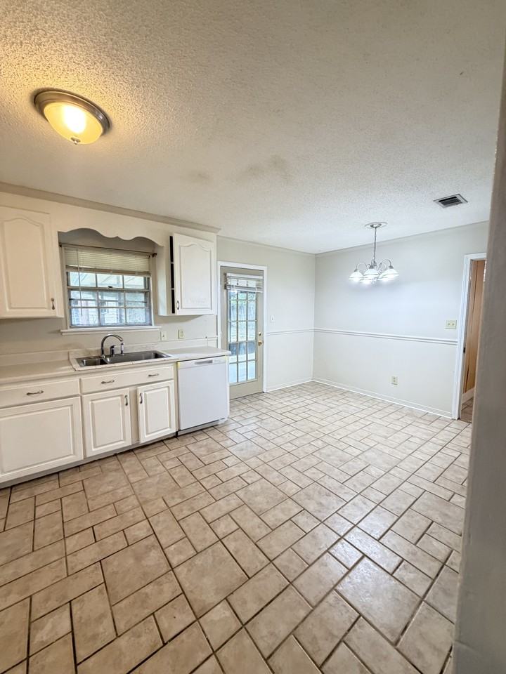 4432 Pine Villa Cir - Photo 4 of 10