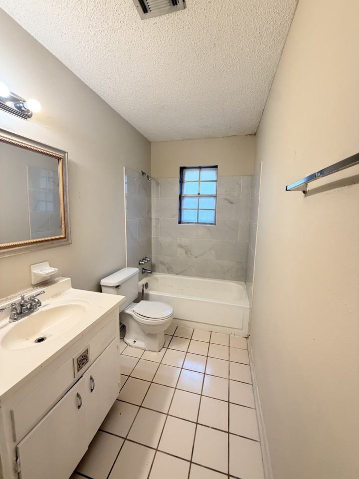 4432 Pine Villa Cir - Photo 6 of 10