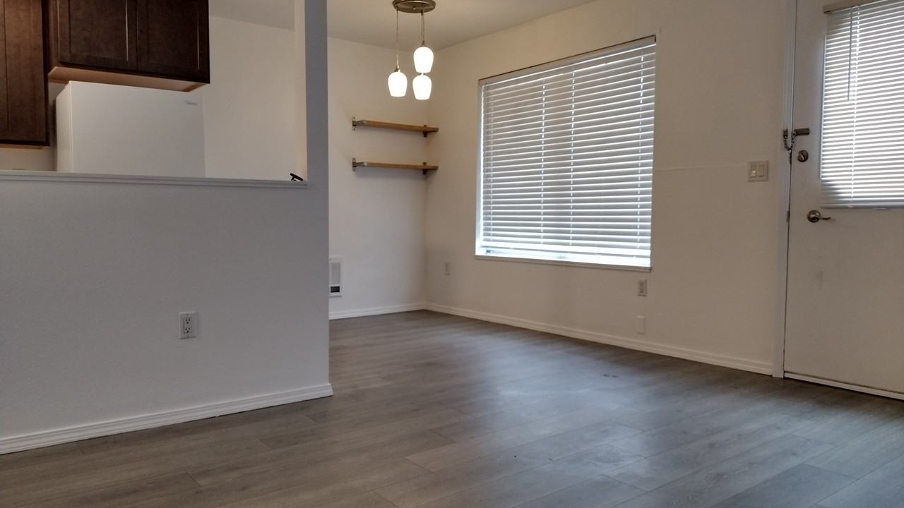 200 Sw Florence Ave #1 - Photo 2 of 10