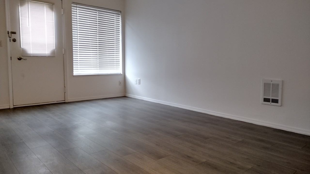 200 Sw Florence Ave #1 - Photo 3 of 10