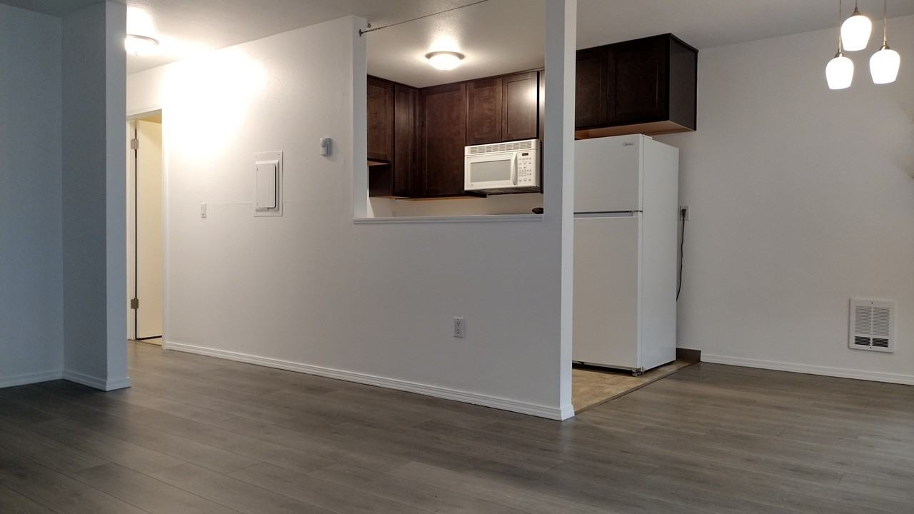 200 Sw Florence Ave #1 - Photo 5 of 10