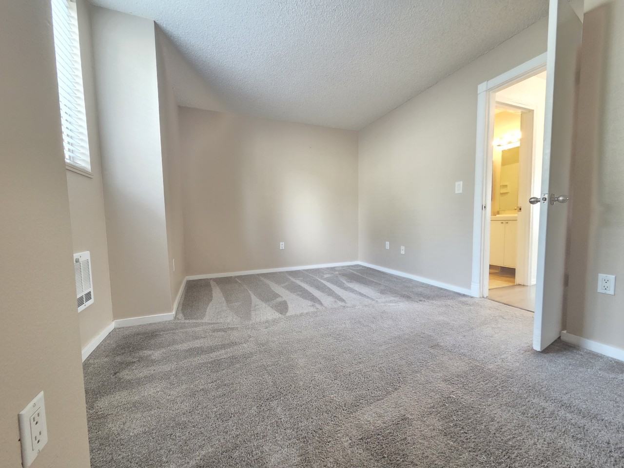 200 Sw Florence Ave #1 - Photo 7 of 10