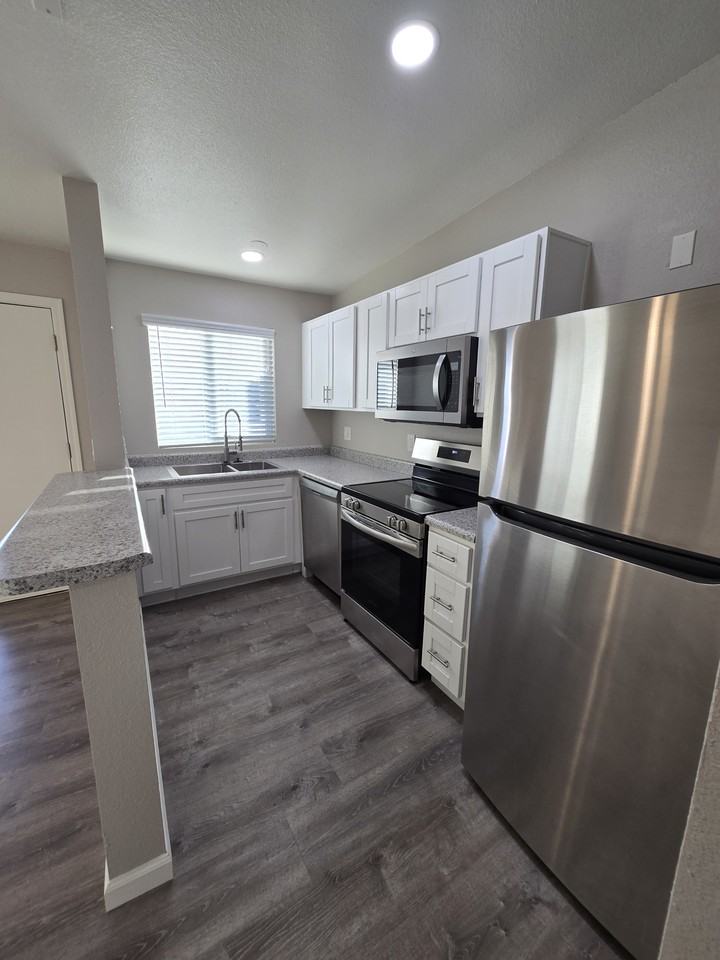 7515 N. 12th StreetUnit 2Phoenix, AZ   85020 #15-2 - Photo 2 of 15