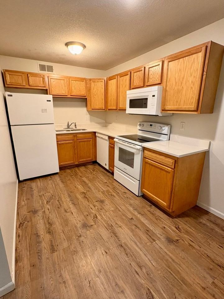 Evergreen Apartments - Photo 2 of 17