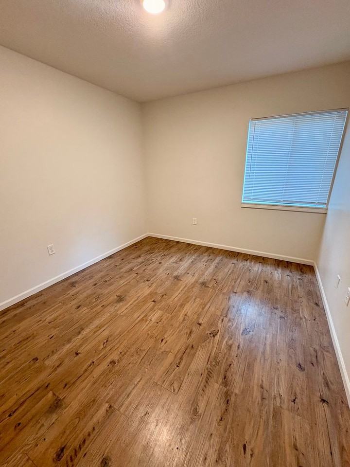Evergreen Apartments - Photo 3 of 17