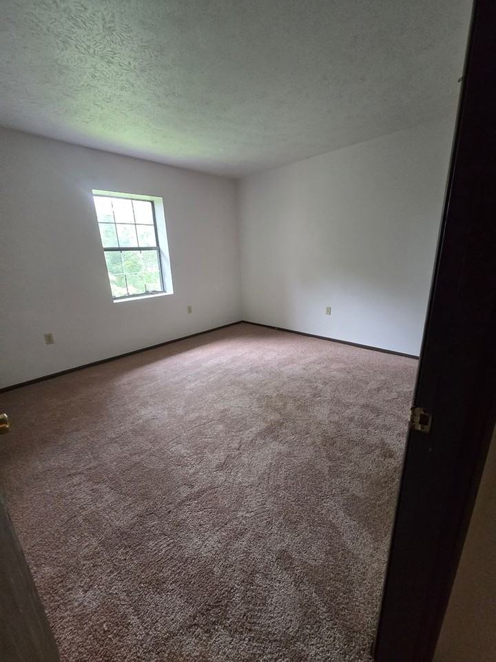 Virginia Manor - Photo 3 of 17