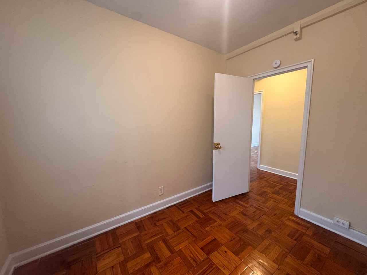 Bellevue Towers - Photo 5 of 10