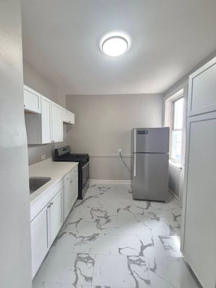 5735 W Washington - Photo 5 of 19