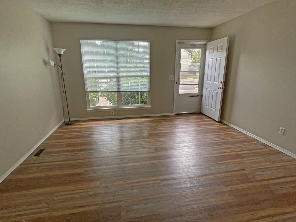 3426 Queen Anne Way - Photo 2 of 30