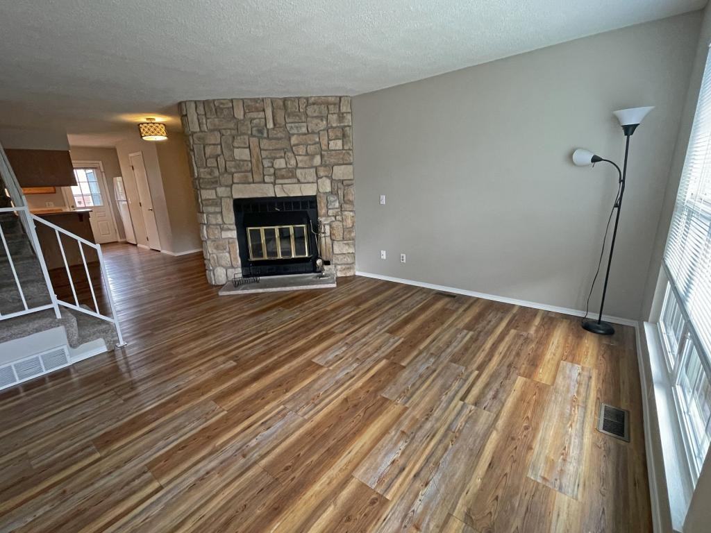 3426 Queen Anne Way - Photo 3 of 30