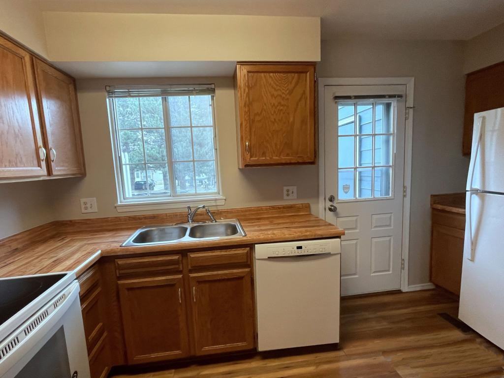 3426 Queen Anne Way - Photo 5 of 30