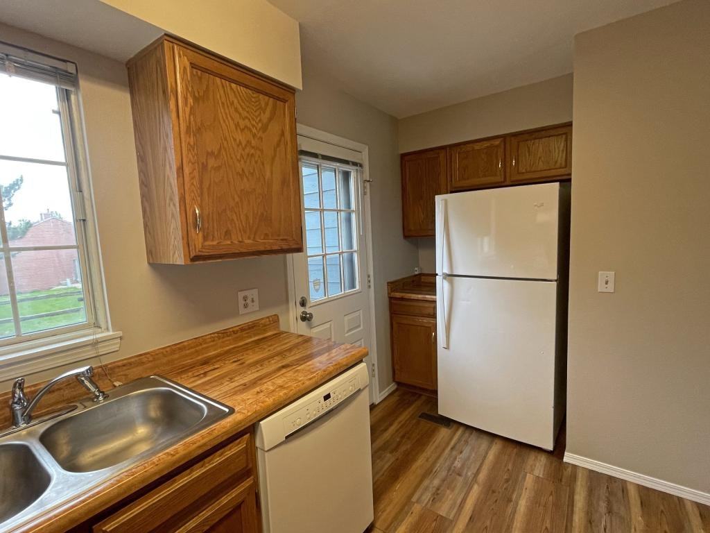 3426 Queen Anne Way - Photo 6 of 30