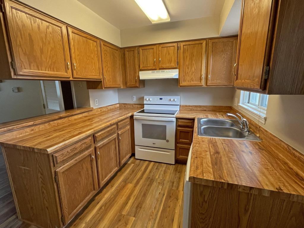 3426 Queen Anne Way - Photo 7 of 30